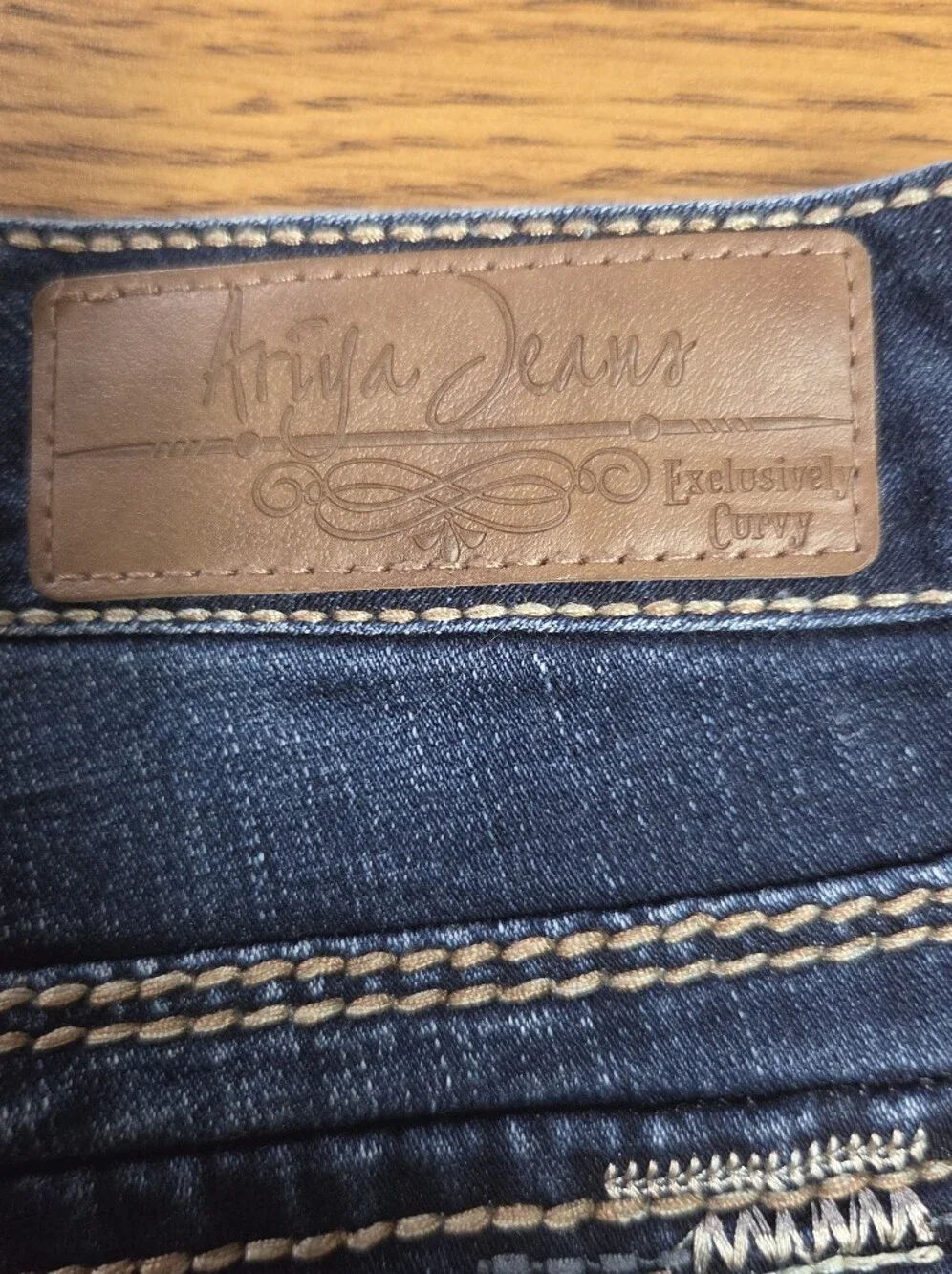 Ariya Classic Midwash Blue Jeans Size 9/10